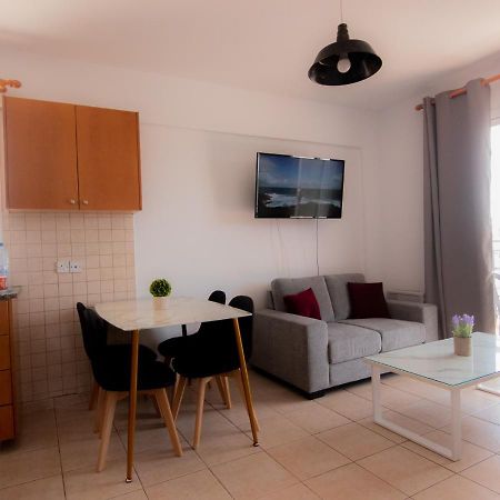 Amelia Two Bedroom Apartment - 202 Paphos Exteriör bild