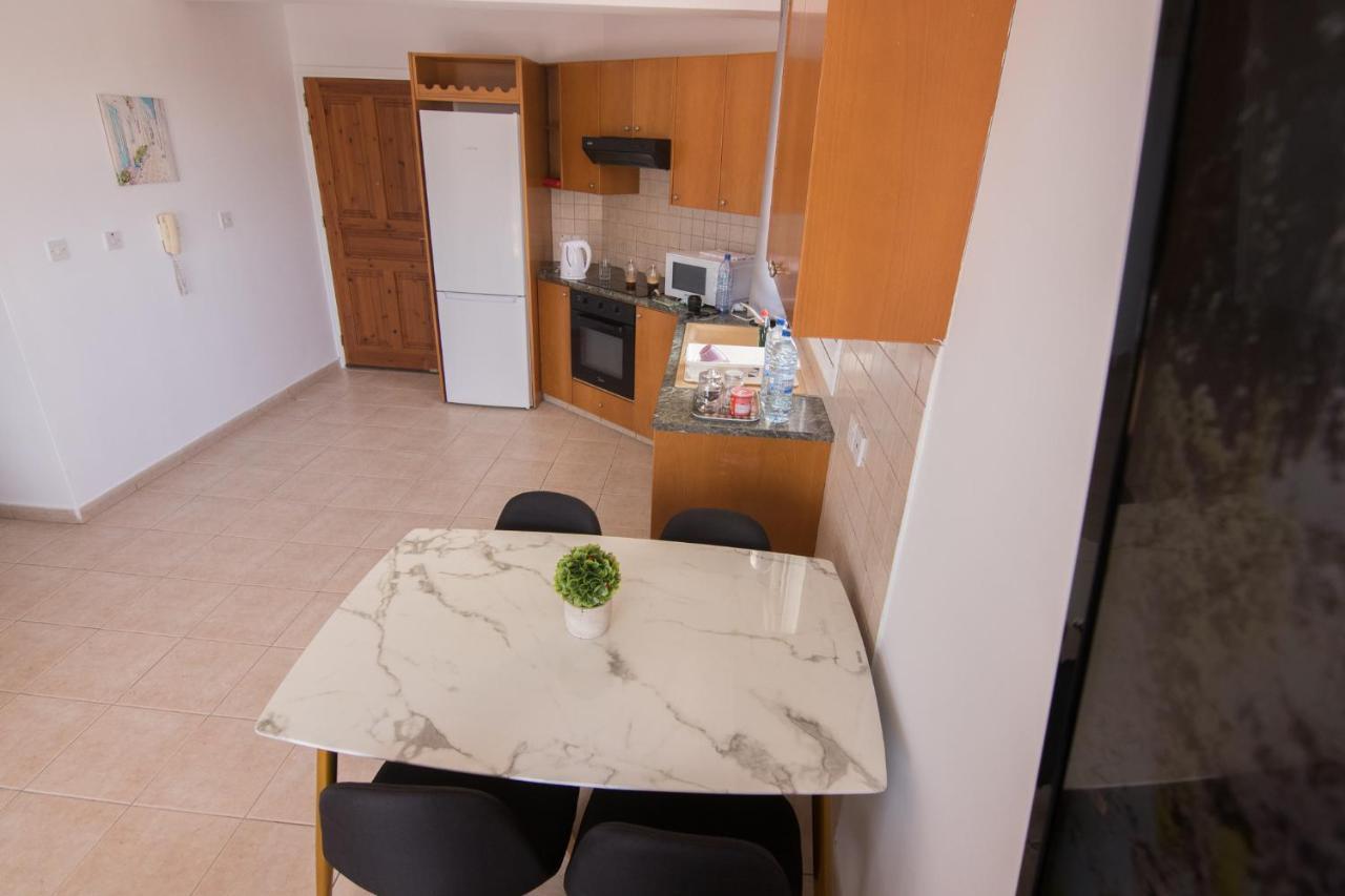 Amelia Two Bedroom Apartment - 202 Paphos Exteriör bild